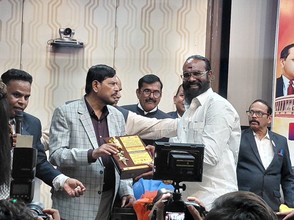 समाजसेवेतील तेजोमय वाटचाल: मंगेश सोनवणे यांना ‘डॉ. बाबासाहेब आंबेडकर भारत भूषण राष्ट्रीय पुरस्कार’ प्रदान